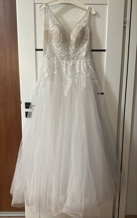 Suknia ślubna z brokatem