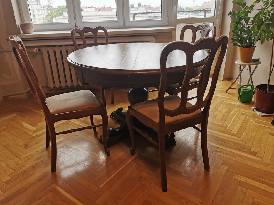 Drewniany stół + 4 krzesła