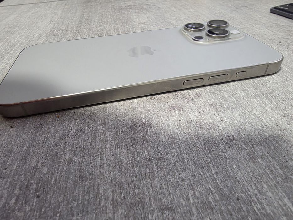 iPhone 15 Pro Max. 256 гб. Сріблястий. Батарея 85%. Як новий. Гарантія