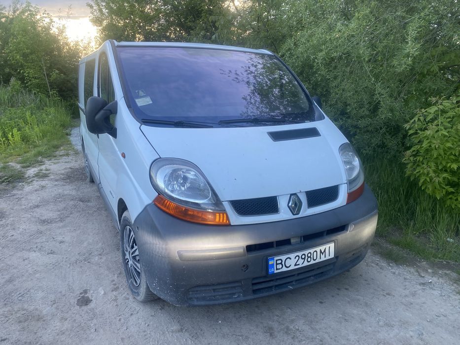 Оренда авто буса Renault Traffic 5 місць подобова довготривала