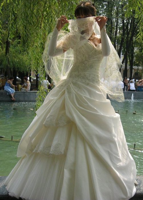 Весільня сукня з фатиновою вставкою s-m 42-46 р