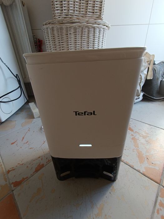 Stacja opróżniająca do robota sprzątającego tefal