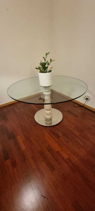 Mesa de jantar em vidro