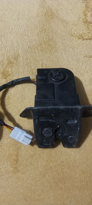 Zamek klapy bagażnika Kia Rio 3