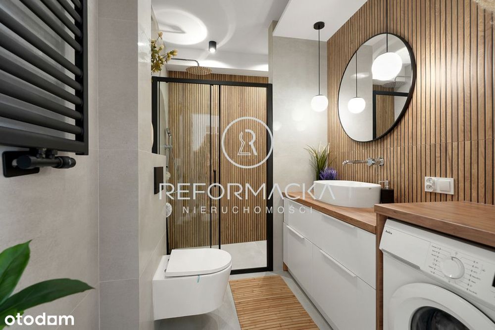 Blisko centrum, od strony południowej, umeblowane.