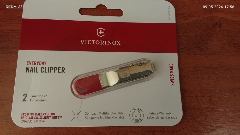 Кусачки для нігтів  Victorinox  манікюрні щипці Swiss Made