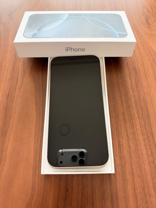 iPhone 16 Pro Max 256 GB Titânio Branco - COMO NOVO (Oferta 3 capas)