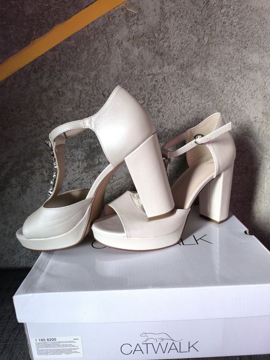 Nowe buty ślubne