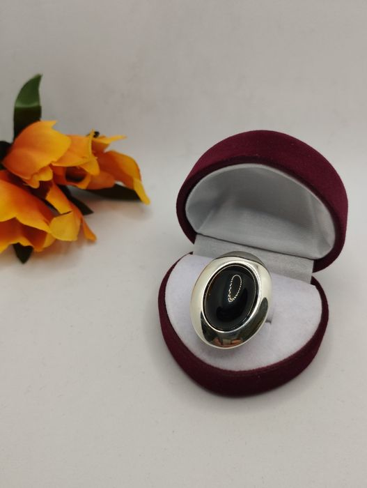 Srebrny pierścionek z czarnym kamieniem, próba 925, rozmiar 17