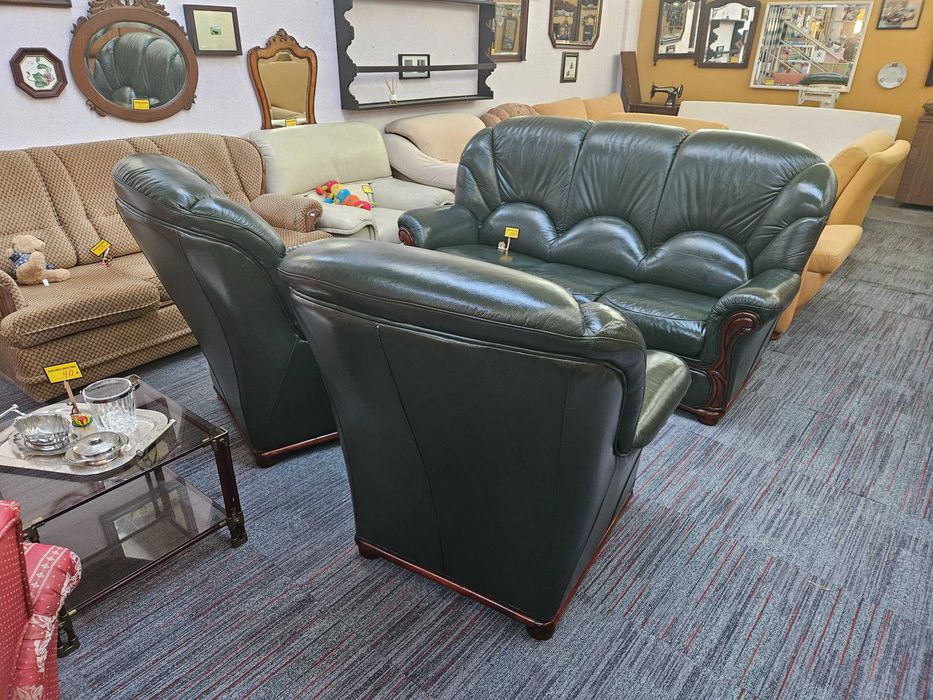 Sofás individuais em pele de cor verde - óptimo estad