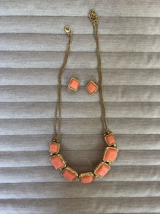 Conjunto de colar e par de brincos