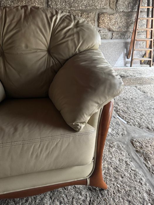 Sofas em pele cor creme