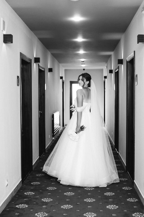 Весільна сукня у ідельному стані