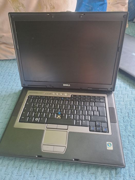 Laptopy asus i dell