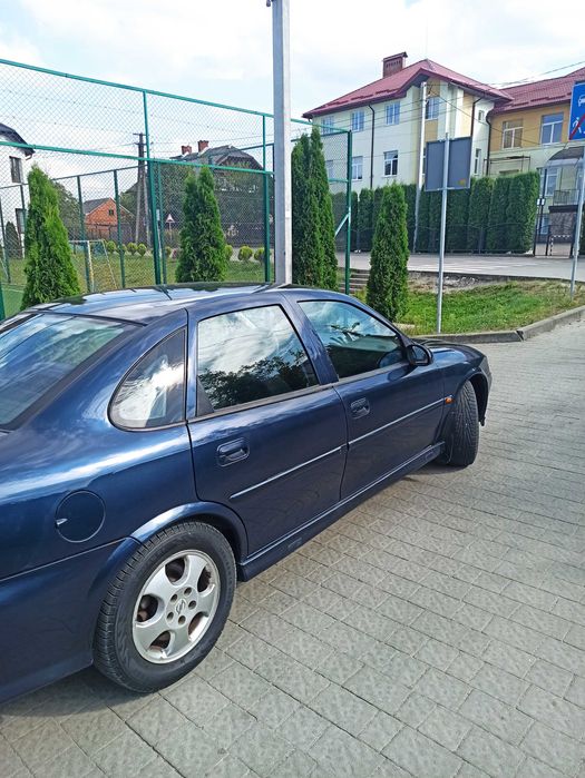 Opel Vectra 1.8 бензин 2000р.
