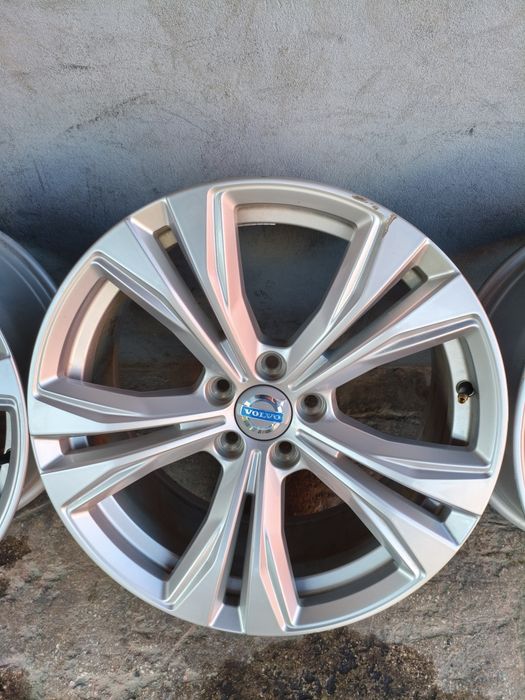 Комплект легкосплавних дисків Volvo Ford 5/108R18