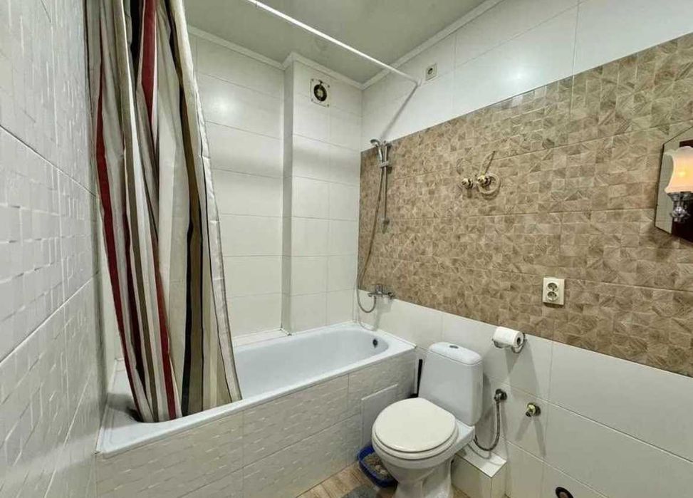 Простора квартира з меблями, технікою біля парку МАМА. Кухня 15.6м