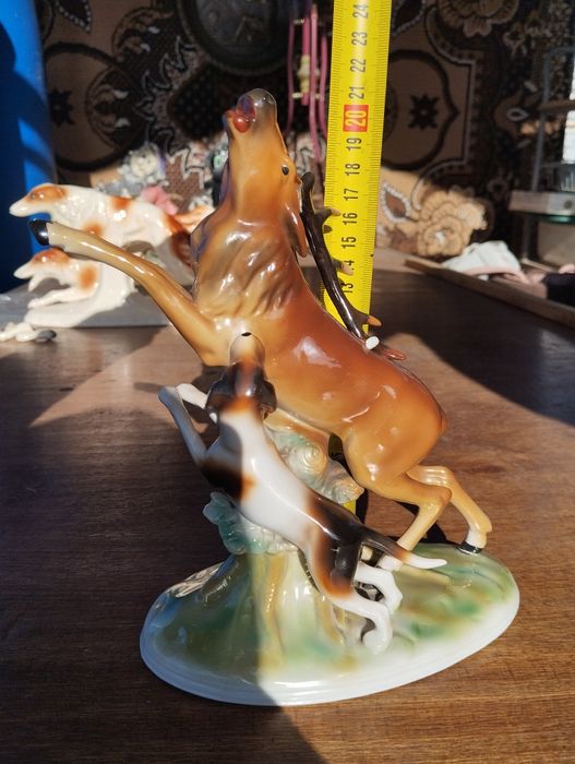 Дві статуетки під реставрацію