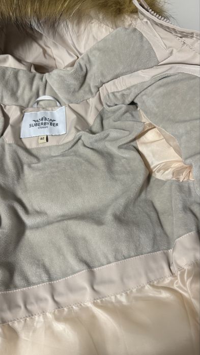 Якісна зимова куртка на дівчинку з натуральним хутром, на 3-4 роки.