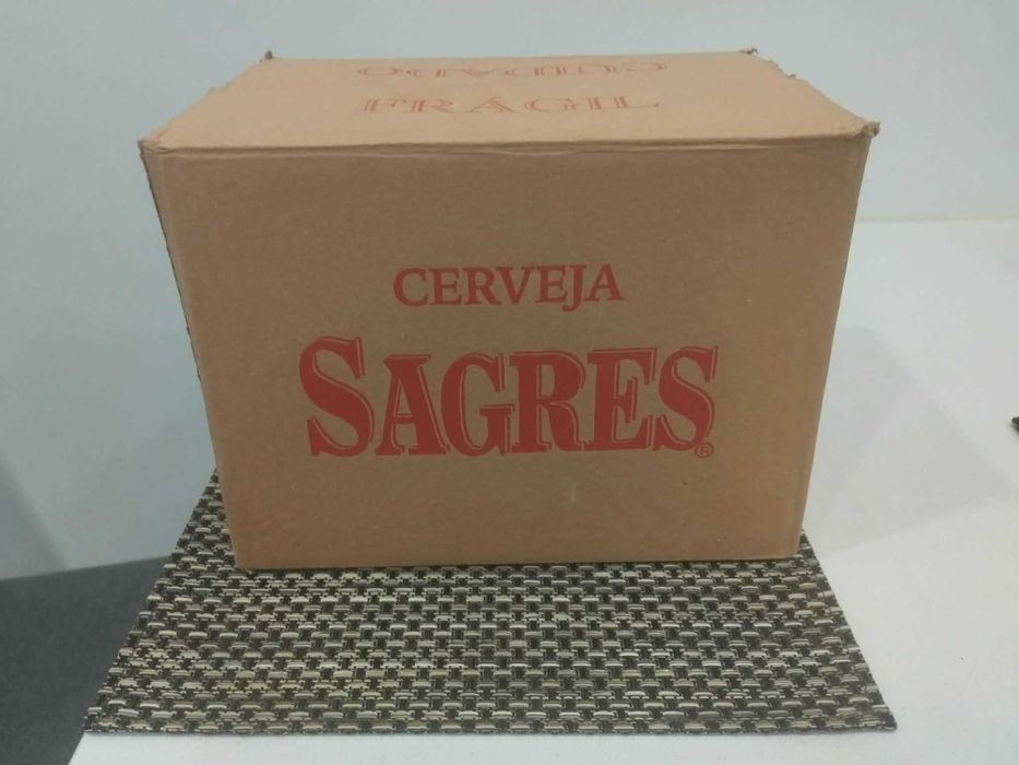 copos de cerveja