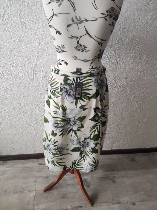 Nowa spódnica na lato 42 XL Primark guziki