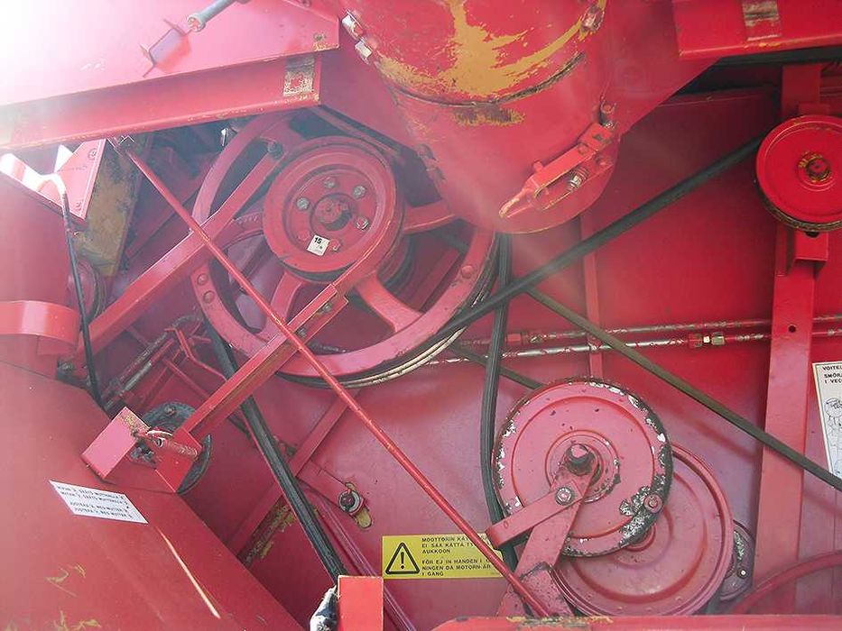 Зерноуборочный комбайн Massey Ferguson 330