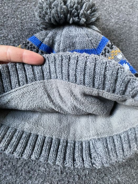 Зимняя шапка с машинками и бубоном next на флисе