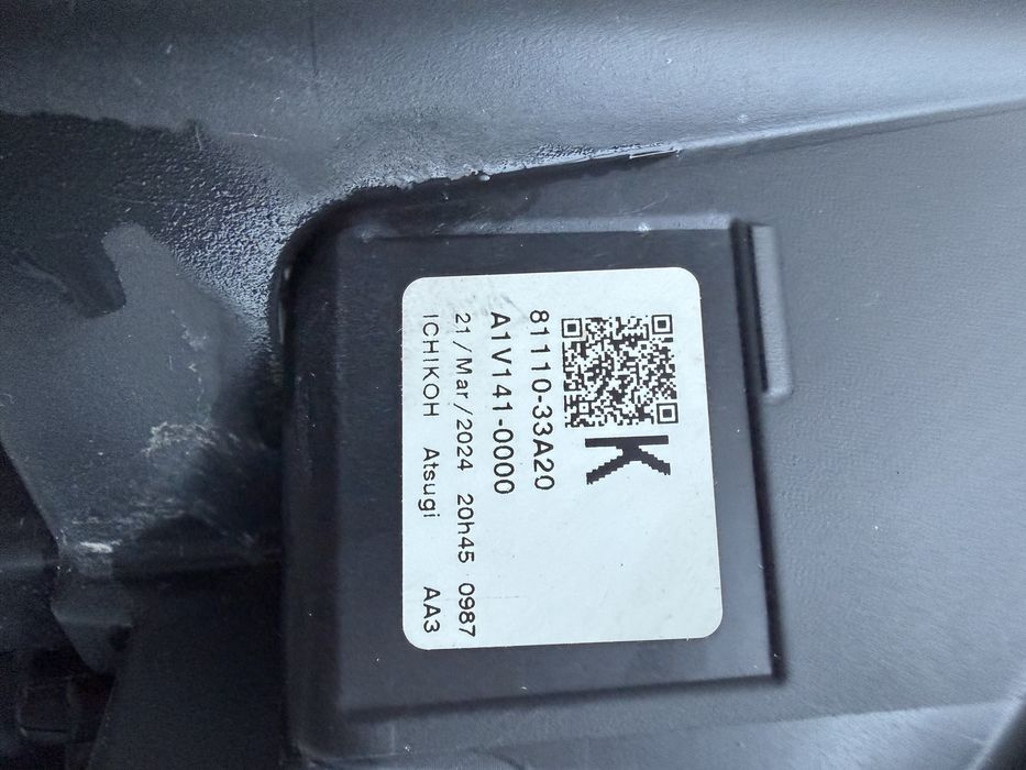 Reflektor lampa prawa przednia Toyota Camry XV70 uszkodzona obudowa