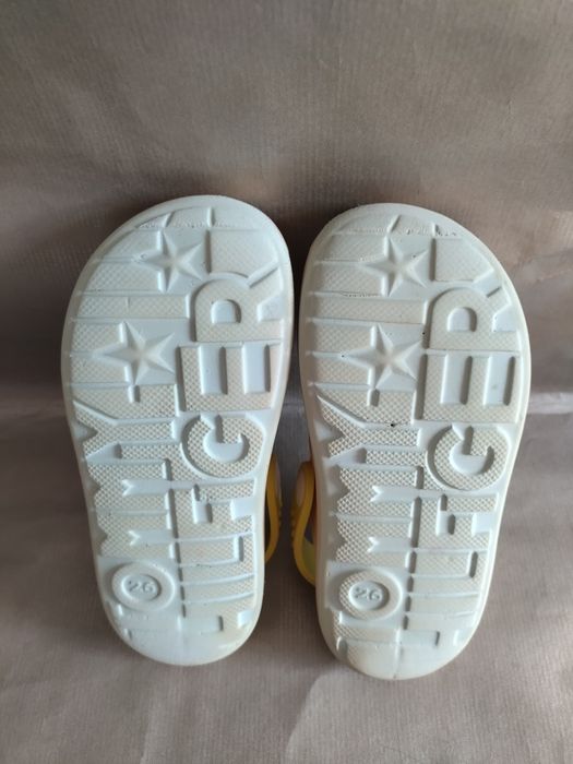 Sandálias / chinelos tam. 26