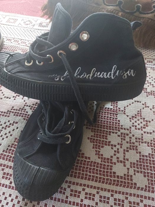 Кеди,дві пари,продаються.