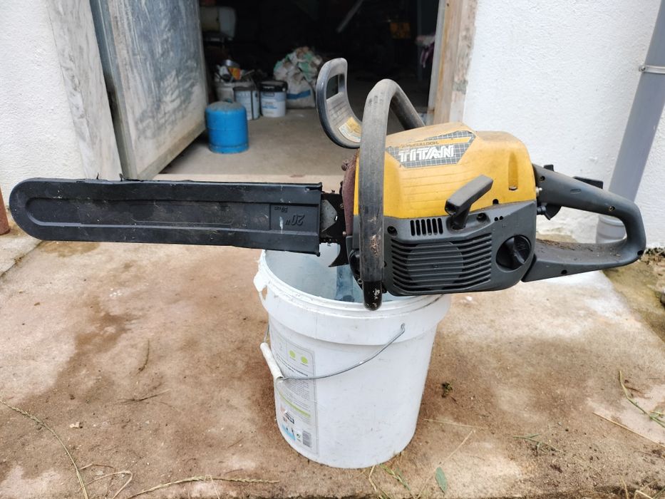 Vendo motosserra moculloc Titan em ótimo estado