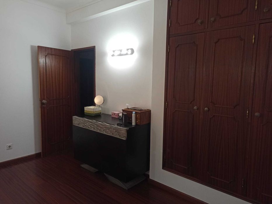 Portas de roupeiros em bom estado