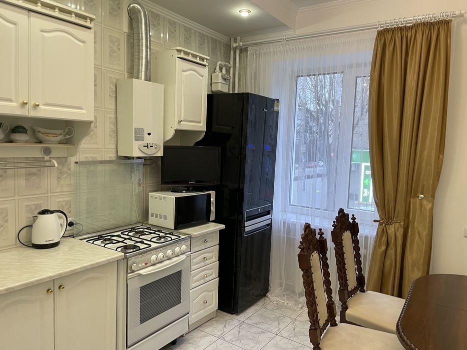 Подобов 2-ка в самому центрі, документи.