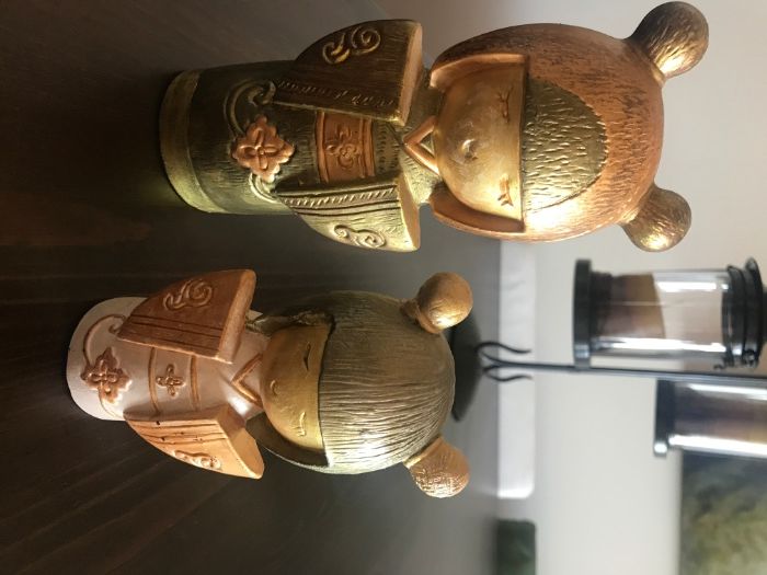 Conjunto de bonecas pintadas à mão.