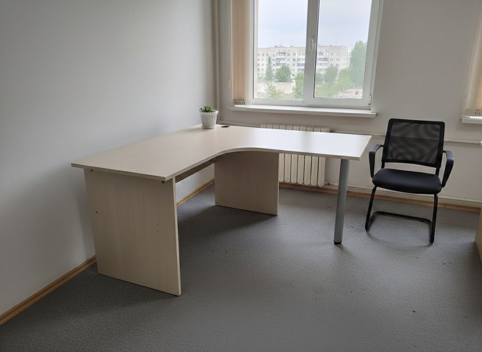 Угловой офисный стол бу, 140*137 в нормальном состоянии