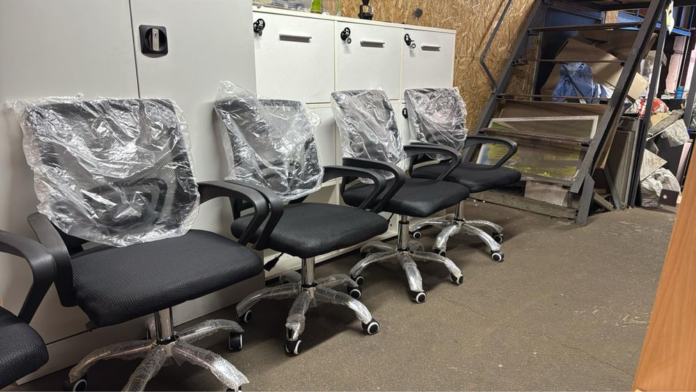 Распродажа офиса IT-компании (кресло, стол, тумба, комод) б/у