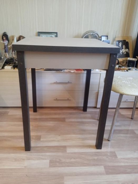 Стол обедений  60 на 60