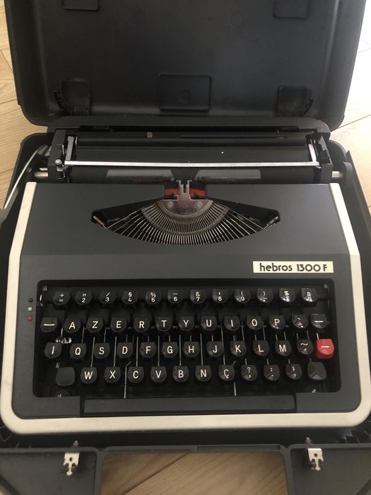 Maquina de datilografar antiga