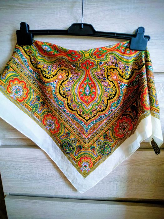 Welniana chusta apaszka wzor