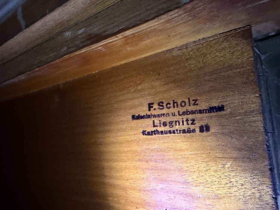 Kredens z komodą