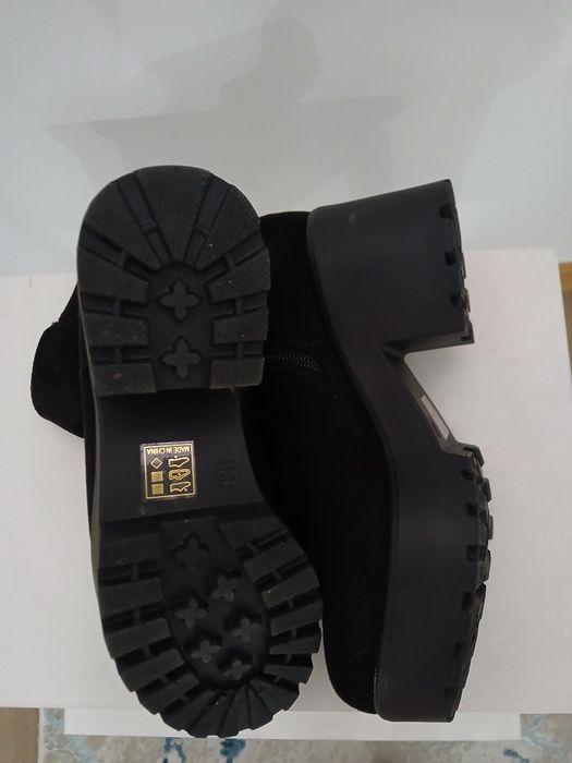 Botas pretas  - estilo moderno