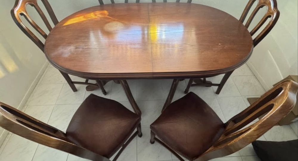 Conjunto Sala de Jantar Clássico: Mesa Extensível + 6 Cadeiras