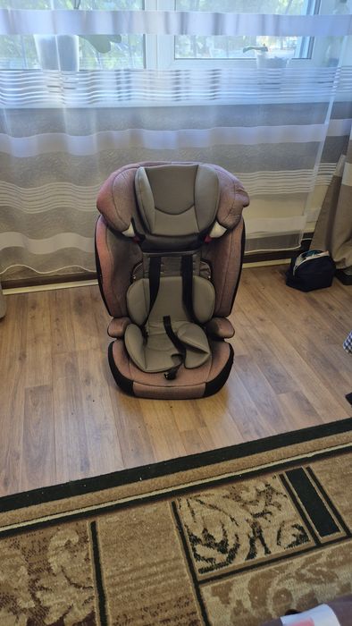 Дитяче крісло до 18 кг