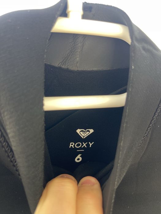 Fato de surf Roxy 4/3 mm para mulher, em bom estado geral.