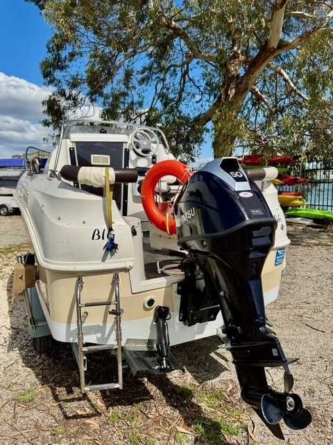Quicksilver 460 com motor tohatsu 50hp 4 tempos