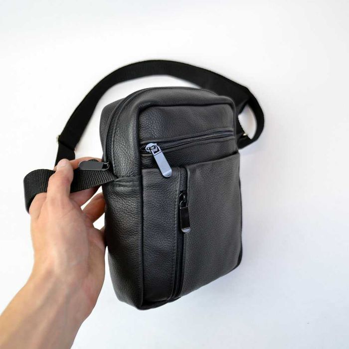 Качественная мужска сумка-мессенджер из натуральной кожи.