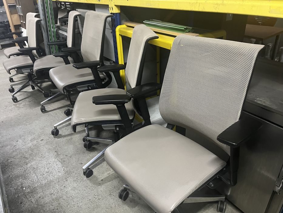 Cadeiras de Escritorio cinza com pes em inox STEELCASE