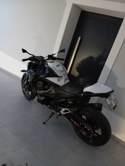 Mota Kawasaki ZR800