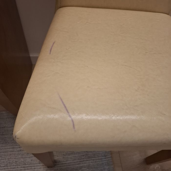 Conjunto aparador + 2 cadeiras