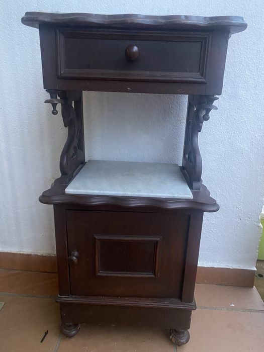 Mesa de cabeceira antiga